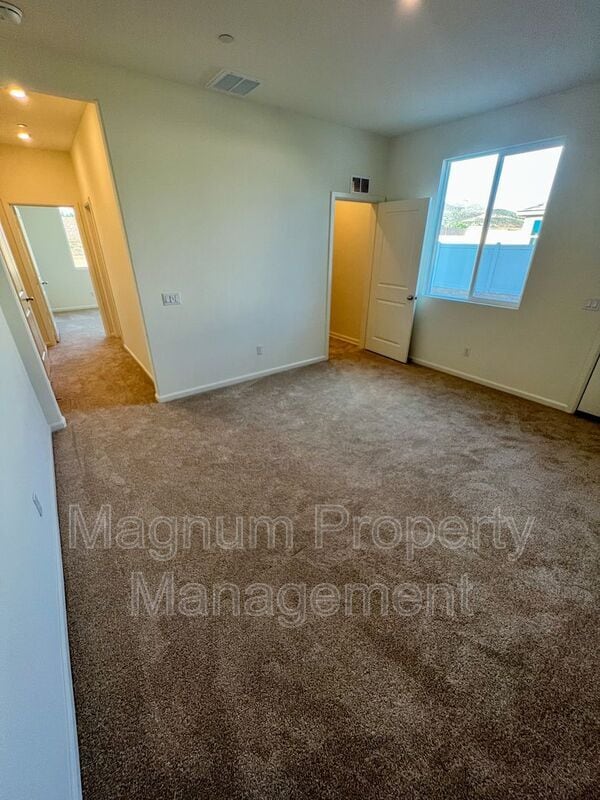 Building Photo - 31310 Reserve Dr