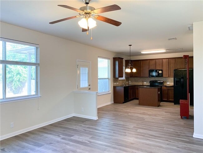 Building Photo - 410 Old Peak Rd