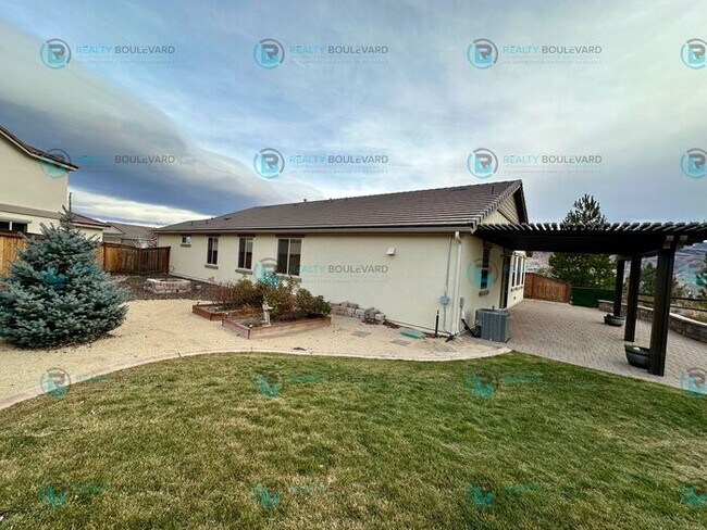 Building Photo - Spacious 4-Bedroom Gem in Somersett with S...