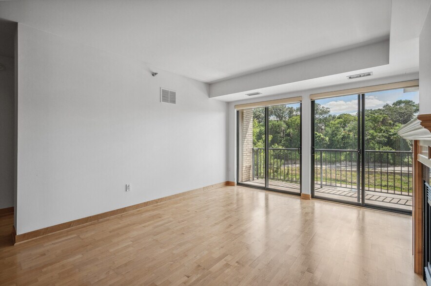 Building Photo - 317 Groveland Ave