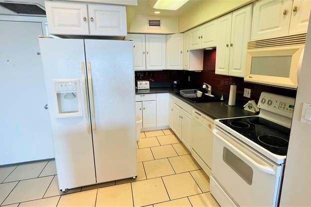 Building Photo - 1500 Park Beach Cir
