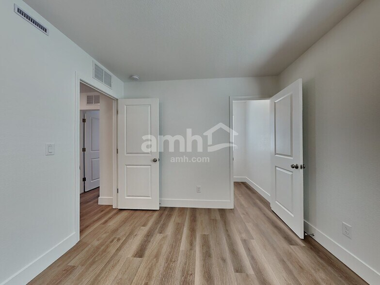 Building Photo - 11123 Magallanes St