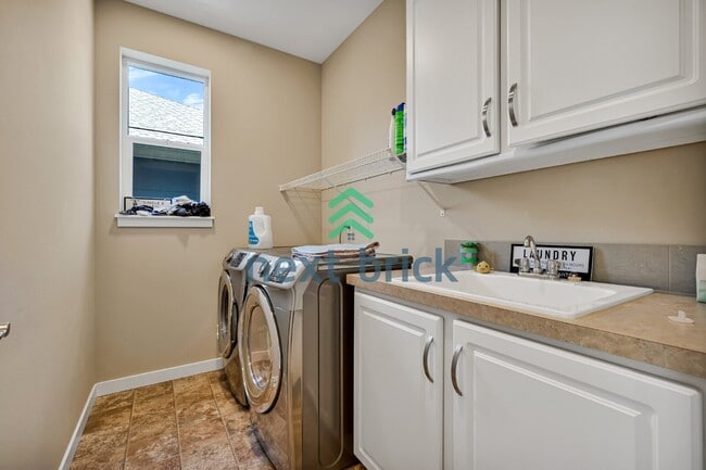 Building Photo - Discover Spacious Comfort: Stunning 5-Bedroom Home with 3.5 Baths in Snoqualmie!