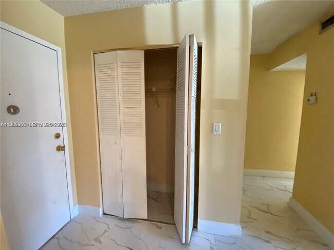 Building Photo - 16851 NE 23rd Ave