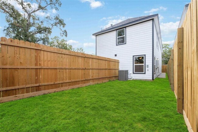Building Photo - 8122 Sterlingshire St