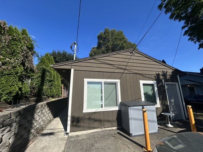 Building Photo - 4408 SE 36th Pl