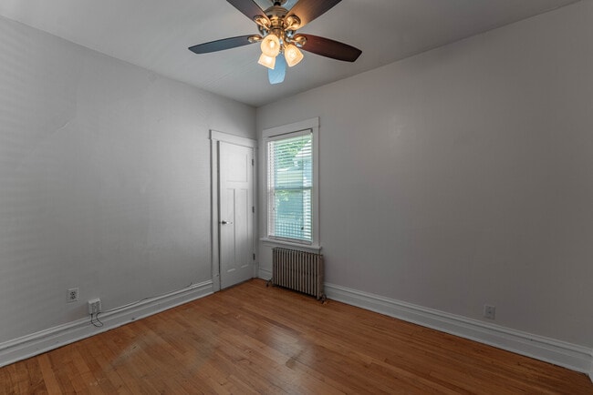 Building Photo - 1327 S Harvey Ave