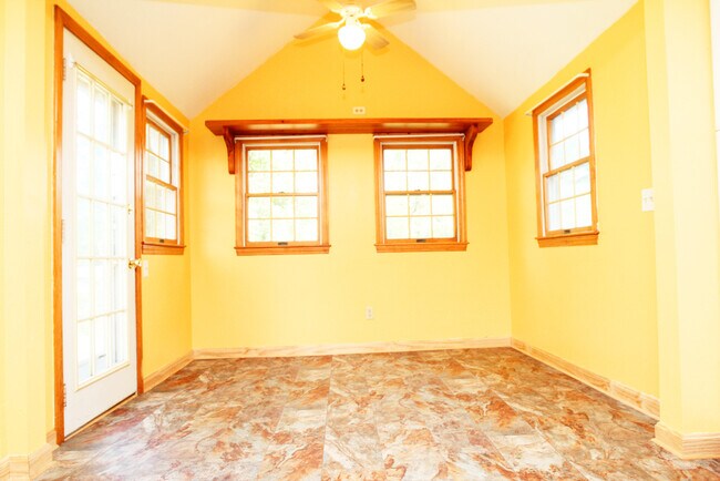 Building Photo - Charming 3BD / 1 Bath on Cul de sac