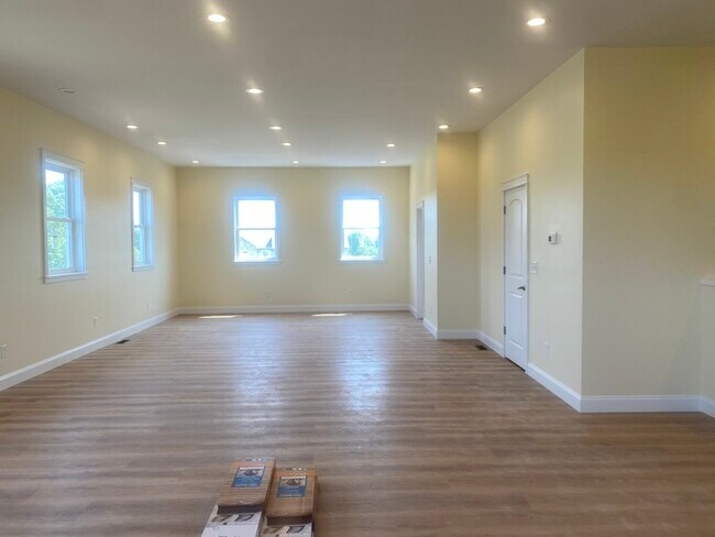Building Photo - Brand new construction 5 bedroom 3 bath wi...