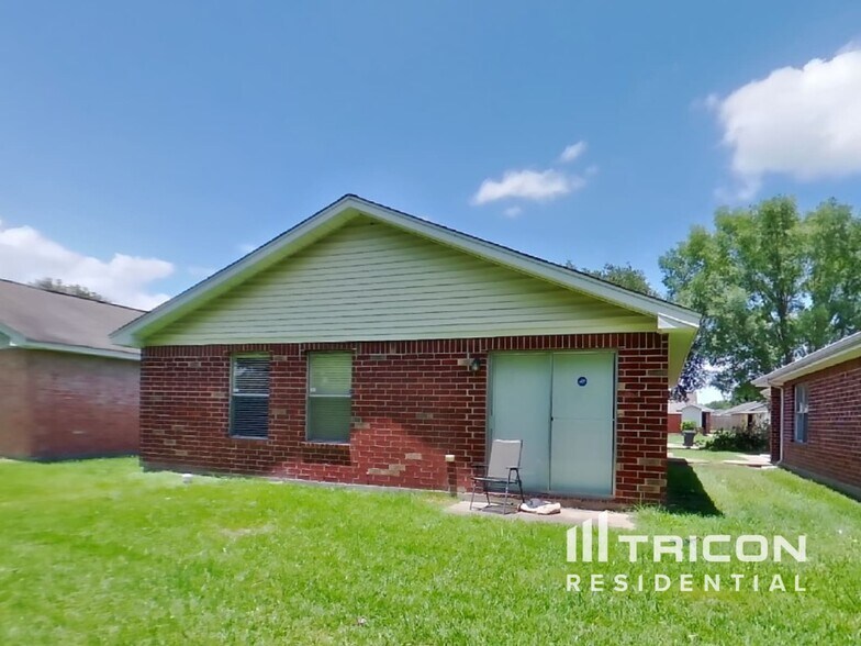 Building Photo - 3155 Boynton Dr