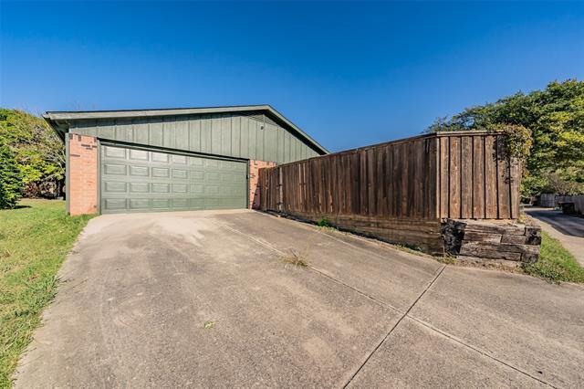 Building Photo - 2912 Charter Oak Dr