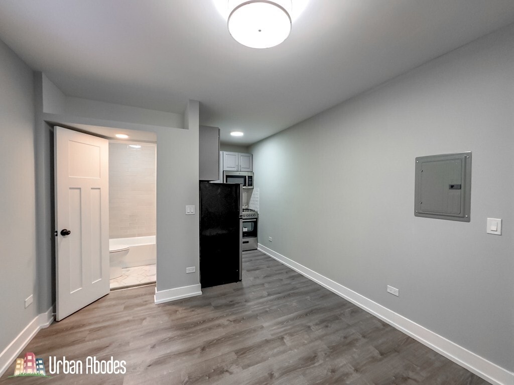 Building Photo - 503 W Belmont Ave