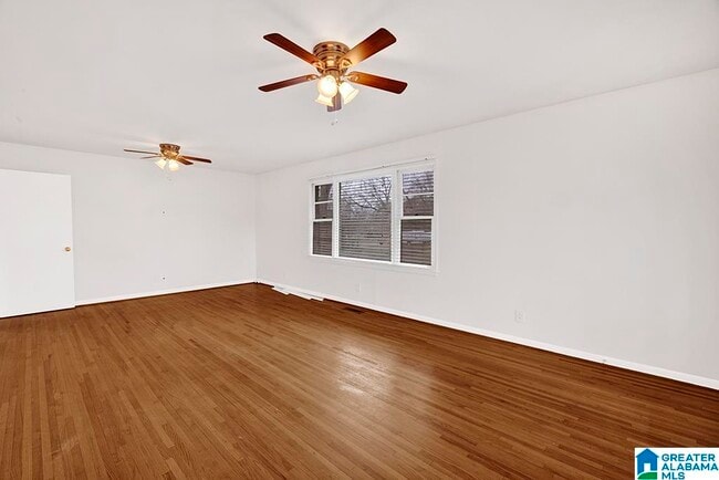 Building Photo - 126 E Jones Ct