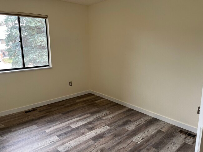 Building Photo - 765 Hermes Cir