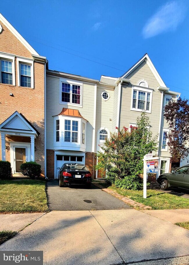 Building Photo - 44118 Tippecanoe Terrace