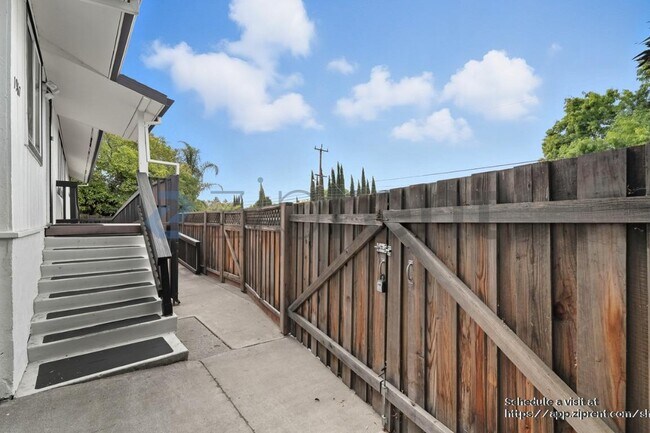 Building Photo - 1967 Solano Way