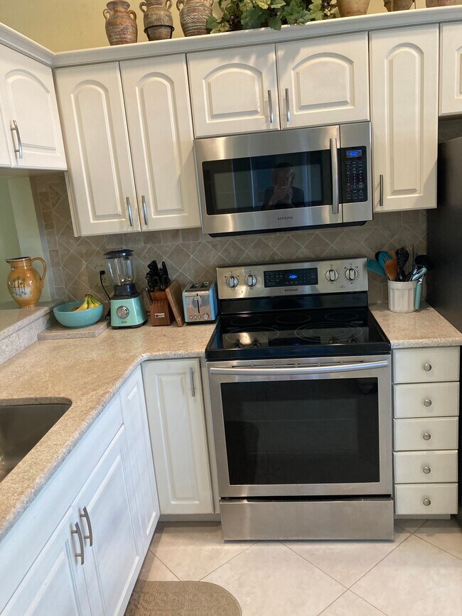 Building Photo - 5350 Myrtle Wood