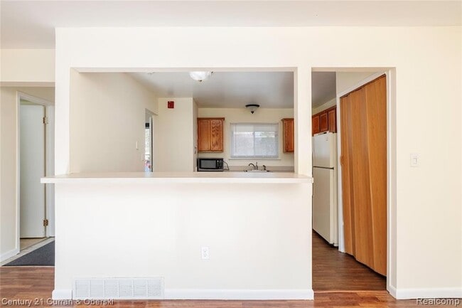 Building Photo - 44543 Savery Dr