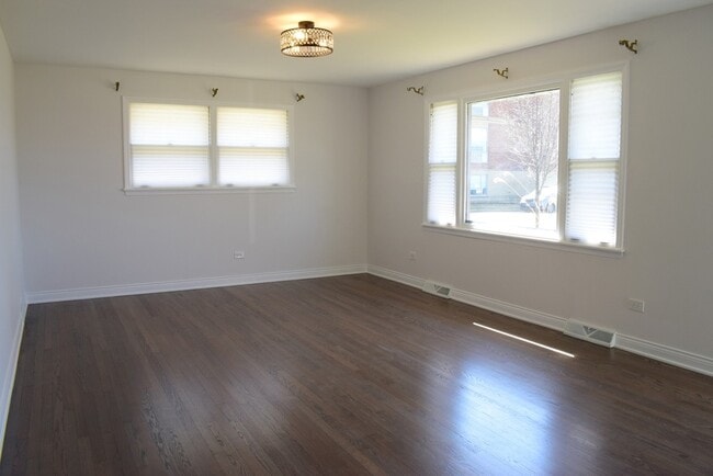 Building Photo - 903 Porter St