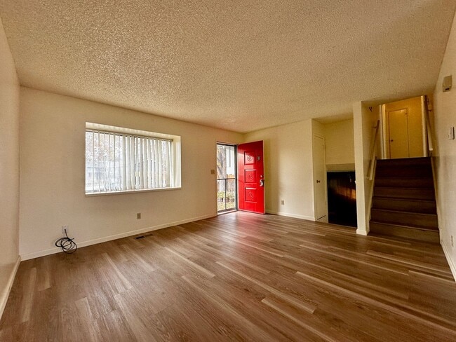 Building Photo - 4 Bedrooms, 3 Bath Home in Northwest Reno