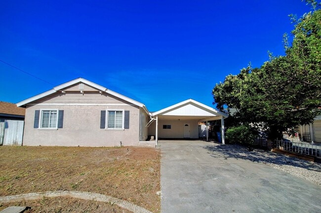 Building Photo - Beautifully Remodeled 3bd Single Story House With Bonus Room & Storage Space!