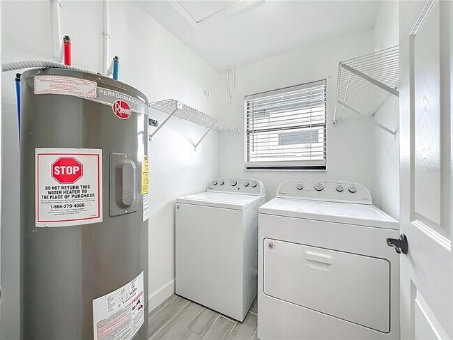 Building Photo - 1681 Walnut Ave