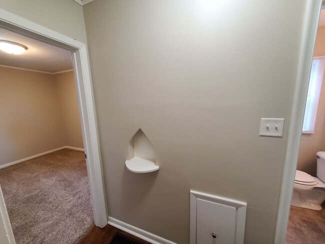 Building Photo - 2 bedroom, 1 bathroom home!