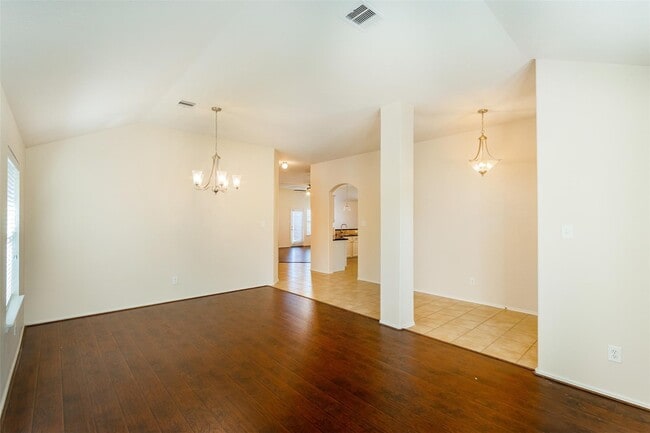 Building Photo - 24807 Lazy Tee Ln