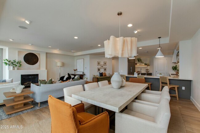 Building Photo - 2211 E Camelback Rd