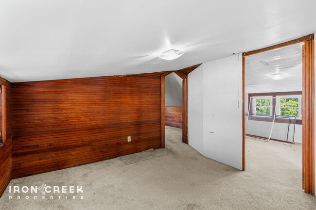 Building Photo - Charming Craftsman Home with Modern Conven...