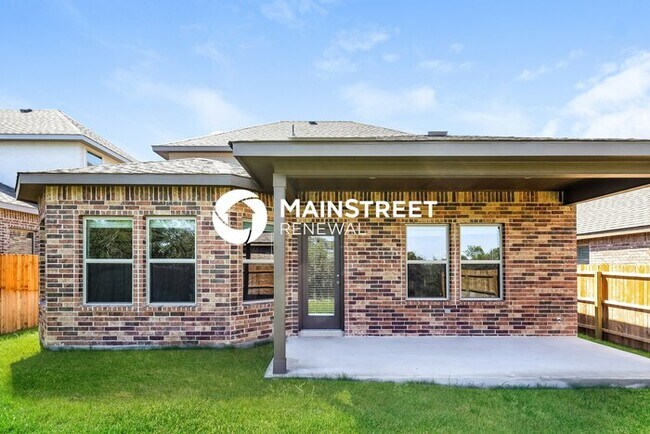 Building Photo - 4 Bedroom Pet-Friendly Home in San Antonio, TX with Main Street Renewal