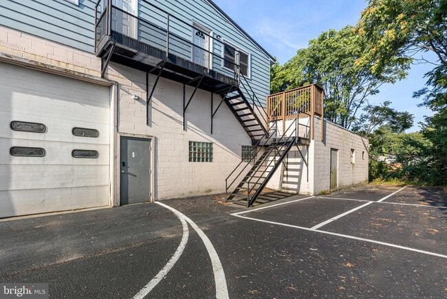 Building Photo - 8 Germay Dr