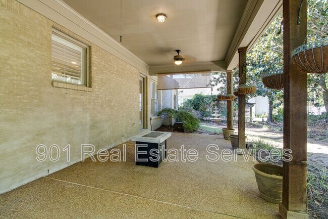 Building Photo - 3181 Cheval Dr