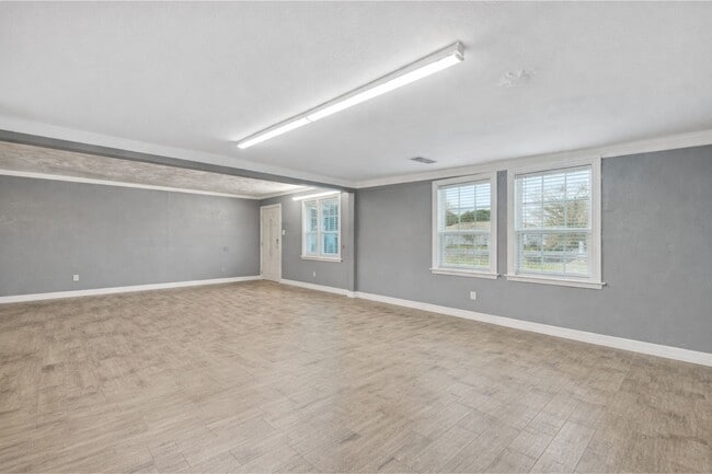 Building Photo - 105 Pompano Ave