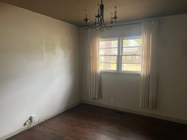 Building Photo - 3 bed/2 bath