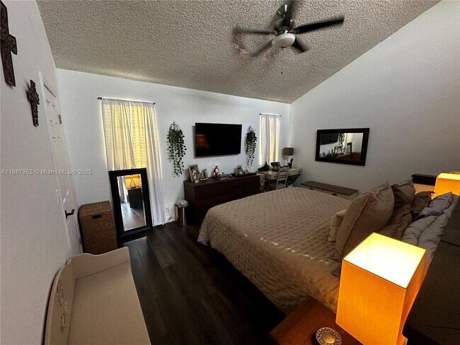 Building Photo - 3971 Coral Springs Dr
