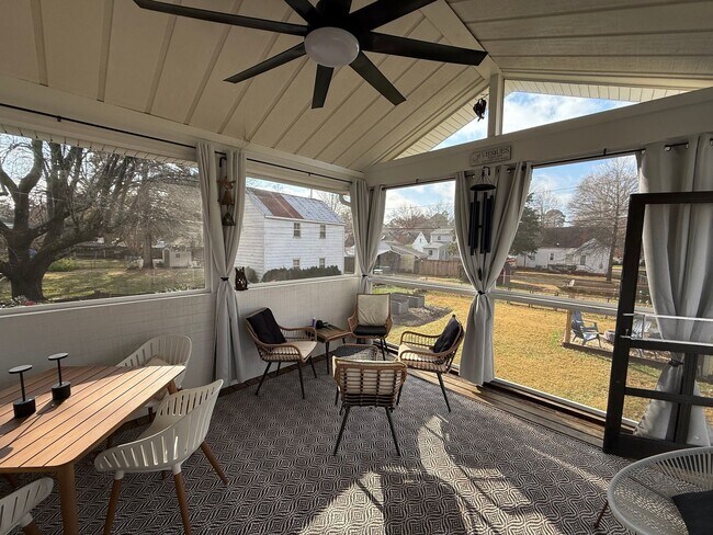 Building Photo - Fantastic Home Near Three Chopt and Patterson Available in January