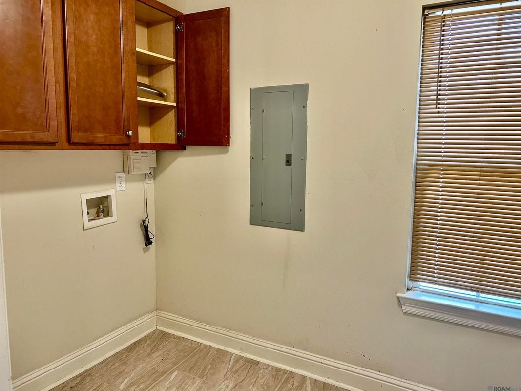 Building Photo - 2137 S Commerce Ave