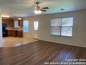 Building Photo - 125 Rattlesnake Way