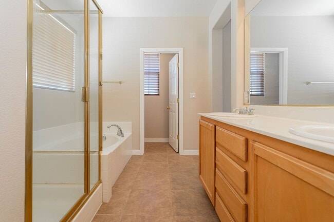 Building Photo - 8611 Splendid Leaf Ct