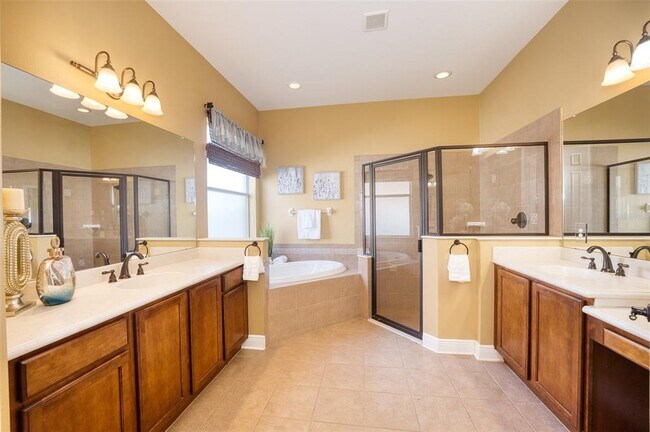 Building Photo - 10513 Palm Cove Ave