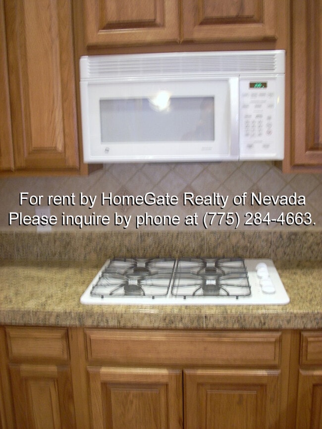 Building Photo - Beautiful Fleur de Lis townhome, Gated Community!
