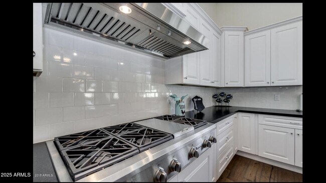 Building Photo - 2836 E Carob Dr