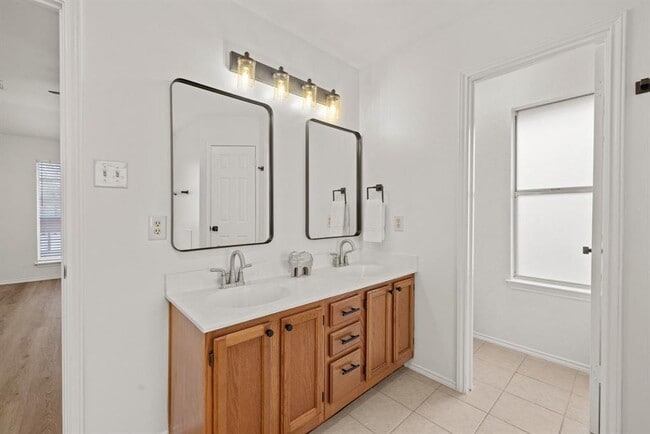 Building Photo - 13108 Tilder Dr