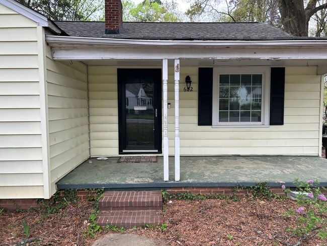 Building Photo - 3 Bedroom/ 2 Bath Home In High Point- Move In Special $500.00 off the 1st month with a 13 month l...