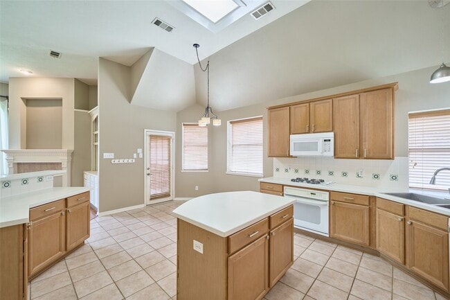 Building Photo - 15810 Ashton Hills Dr