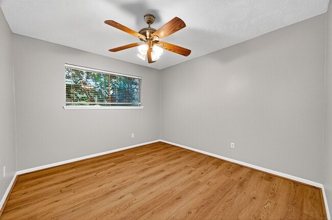 Building Photo - 9602 S Petersham Dr