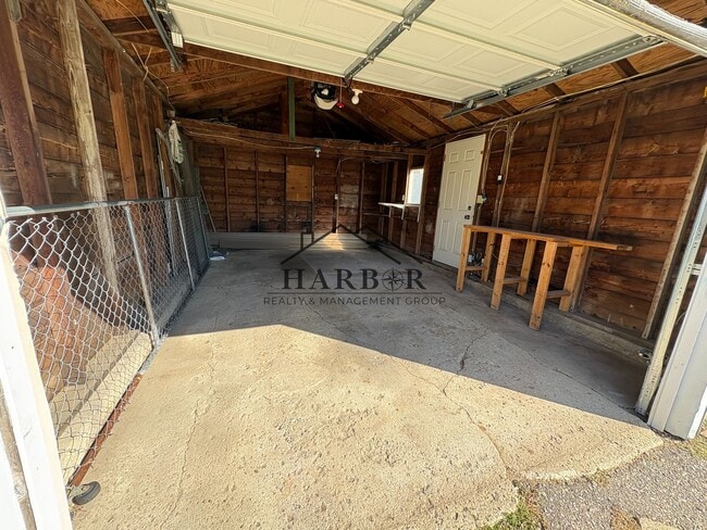 Building Photo - 1/2 Off first full month of rent!