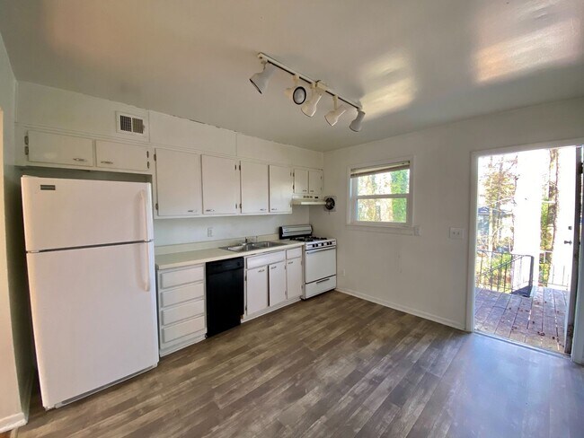 Interior Photo - 351 Hillcrest