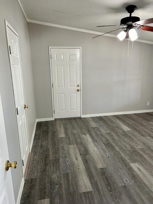 Building Photo - 508 Walnut Way